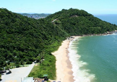 Localizado na praia dos Amores, a cinco minutos do balneário mais badalado do Sul do Brasil, Balneário Camboriú (SC), o Infinity Blue Resort & Spa entregará já neste mês de abril as primeiras unidades de seu retrofit geral nos quartos. Segundo Alberto Cestrone,