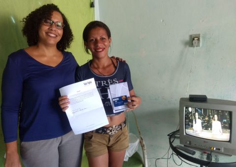 Maria Jacinto foi uma das sorteadas da Campanha Instalação Premiada da Seja Digital e ganhou R$ 2 mil, ao lado de Rafaela Pontes, gerente regional da Seja Digital