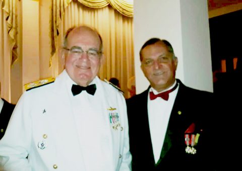 Comandante da Marinha, Almirante de Esquadra Eduardo Barcellar Leal Ferreira e Eduardo Auto Guimarães, presidente da Soamar/AL, no baile de gala no Clube Naval/RJ