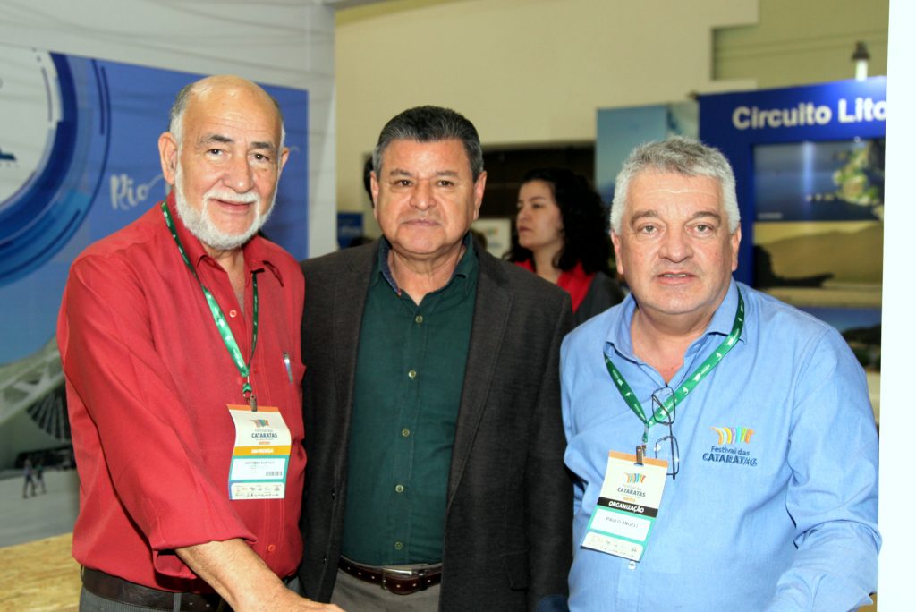 O jornalista Antônio Eurico entrevistando Felipe Gonzales e o Ceo e responsável pelo sucesso da FIT Cataratas, Paulo Angeli , da De Angeli Feias & Eventos