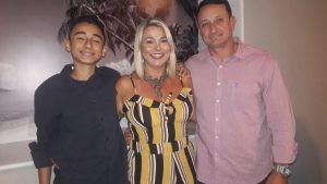 O capitão de fragata Mário Márcio Cardoso Teixeira, sua mulher, Fabiana e o filho, Patrick