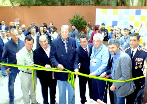 Autoridades no Corte da fita do Festival de Turismo das Cataratas 2018