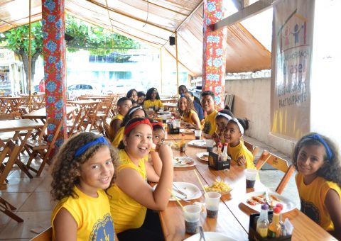 Crianças da LBV em Pernambuco na Semana Solidaria da Abrasel em 2017