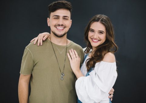 ​Juliana Paiva assume paixão por Pedro Thomé em novo clipe do cantor