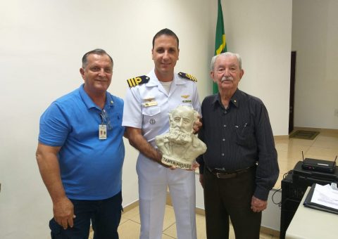 Eduardo Auto Guimarães, presidente da Soamar/AL, o Capitão de fragata Haron Cavalvante, Comandante da Capitania dos Portos de Alagoas, e o artista plástico e palestrante Cel. Maya Pedroso