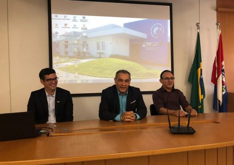 (No centro) presidente do Sincor/AL, Edmilson Ribeiro, e (direita) presidente do Sindjornal, Izaias Barbosa