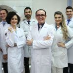 Equipe de veterinários: em 1º plano, Carlos Dantas, Lara Tavares, Almir Tavares, Shimênia de Albuquerque; em 2º plano, Renato Vela, Erivaldo Batista Jr. Anderson Santos e Filipe de Albuquerque