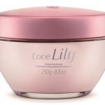 Love Lily Creme Acetinado Desodorante Hidratante Corporal, 250g Sul, Sudeste e Centro-Oeste: De R$ 89,90 por R$ 75,90 Norte e Nordeste: De R$ 89,90 por R$ 71,90