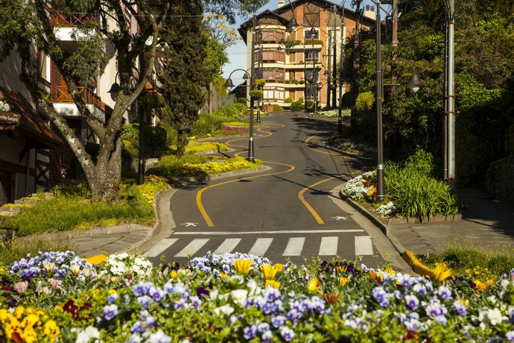 Diferentes culturas e crenças em Gramado na Serra Gaúcha. Na tomada de decisão por uma viagem e escolha de um destino, vários fatores fazem a diferença.