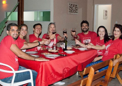 Na festa de celebração, Madson Lima, advogado; Amanda Martins, nutricionista; Sérgio - informática; Thays Winny - enfermeira; Luiz Guilherme - médico; Mayla Resende - fisioterapeuta; Dênia Dantas - profissional de educação física