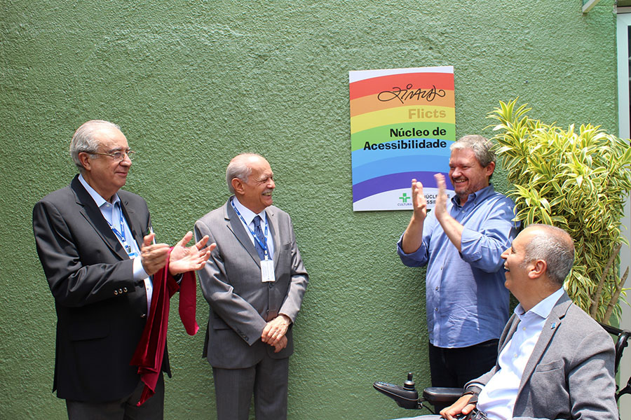 (da esquerda para a direita): José Roberto Maluf, presidente da TV Cultura; Antônio de Pádua Prado Jr., presidente do Conselho da FPA; Paulo Vieira, diretor do Departamento de Políticas Temáticas dos Direitos da Pessoa com Deficiência, do Ministério da Mulher, da Família e dos Direitos Humanos; Cid Torquato, secretário municipal da Pessoa com Deficiência