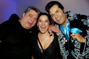 Os coordenadores do evento, Reinaldo e Isabella Chiapetta e o cantor Helder Moreira o nosso Elvis Presley brasileiro (Cover)