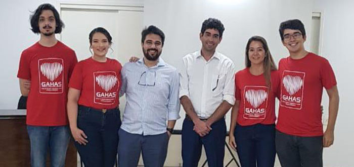 Dr César Câmara USP e Dr Luiz Guilherme GAHAS, ladeados pelo Time GAHAS, Luiz Vinicius, Mayla Resende, Amanda Martins e Luiz Gustavo