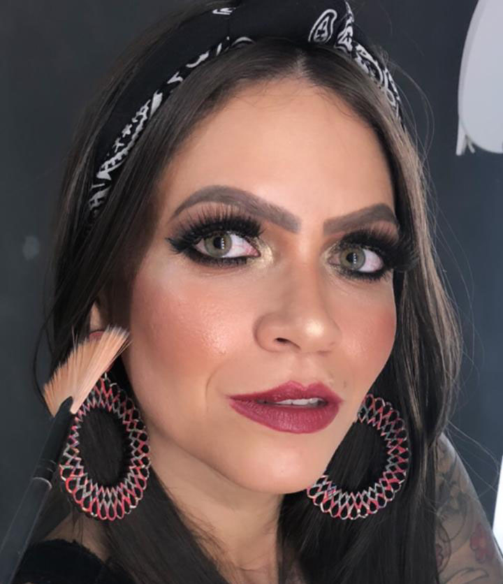 Jornalista Isabelle Accioly estreou em live streaming com muito sucesso!