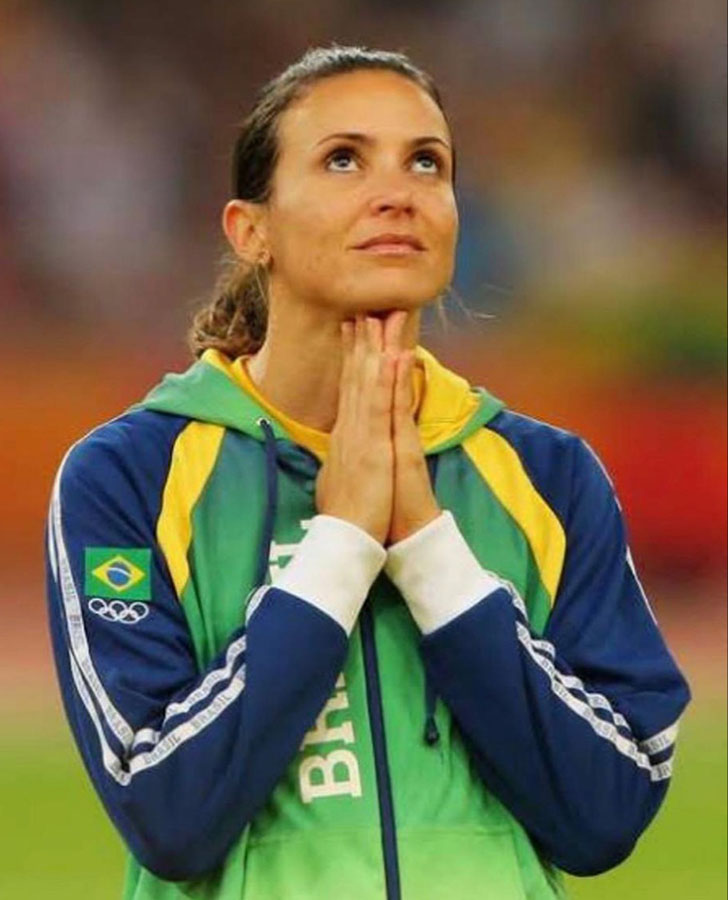 Influenciadora Claudia Métne conversa com as atleta de ouro no New Life Style