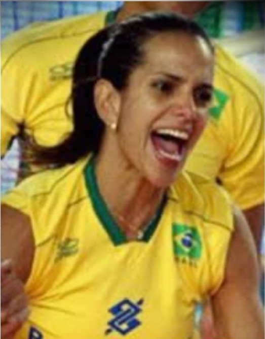 Influenciadora Claudia Métne conversa com as atleta de ouro no New Life Style