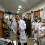 Covid-19: após mais de um mês internado na UTI do Hospital Maceió, delegado aposentado da Polícia Civil recebe alta