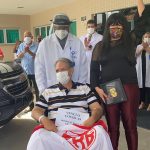 Covid-19: após mais de um mês internado na UTI do Hospital Maceió, delegado aposentado da Polícia Civil recebe alta