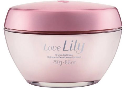 Lily Acetinados, do Boticário, garante fragrância intensa, pele protegida* e hidratação por até 48 horas