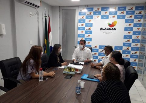 Flávia Cavalcante pede ampliação de políticas públicas para fibromiálgicos ao secretário de saúde