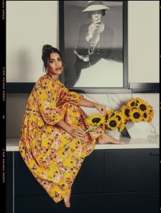 Camila Coelho fotografa campanha de Colcci em sua casa em LA