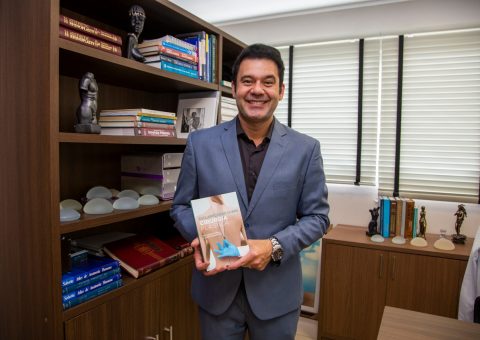 Cirurgião Plástico lança novo livro e faz esclarecimentos relevantes