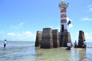 Capitania dos Portos de Alagoas (CPAL) realiza manutenção preventiva do Farol Ponta Verde