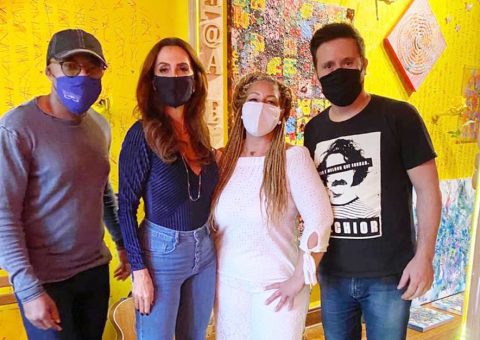 Claudia Métne visita o espaço cultural Atelier Travessia idealizado pelo artista CA CAU