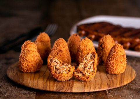 O RETORNO: Outback traz coxinha de costela e S’mores de KitKat ® de volta ao menu