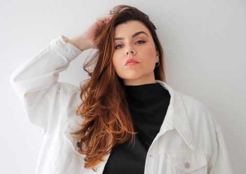 Premiada internacionalmente, Mirela Pizani conquista a web com 2 milhões de seguidores se prepara para lançamento de filme e série