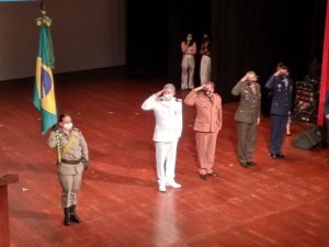 Comandante da Capitania dos Portos de Alagoas, Petrocelli de Lima, é condecorado com a Medalha Zumbi dos Palmares