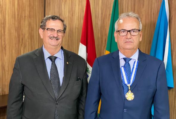 Presidente do TCE/AL recebe Medalha do Mérito Judiciário Desembargador Joaquim Nunes Machado e o Diploma de Honra ao Mérito Judiciário