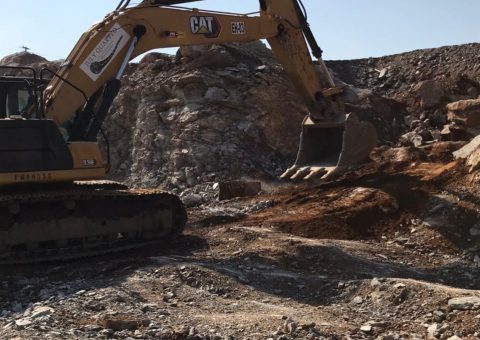 July Quartzo reduz despesa ao utilizar pontas corretas em escavadeiras