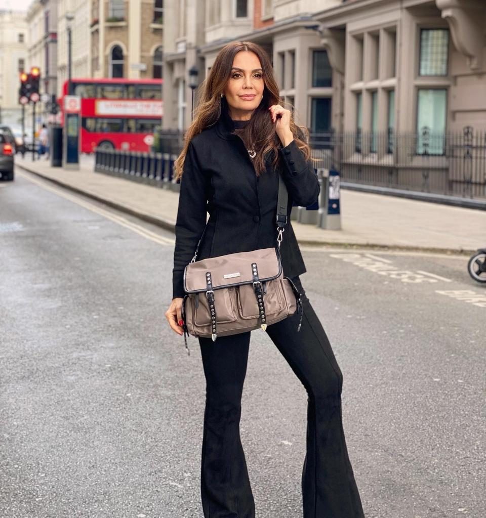 Claudia Métne viaja para Londres para realizar sua famosa Fashion Trip