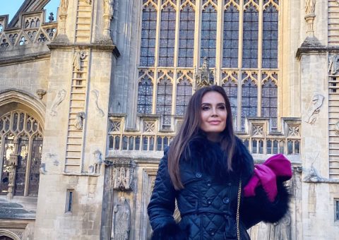 Claudia Métne admira a arquitetura e hospitalidade da cidade chamada Bath em sua fashion trip na Inglaterra