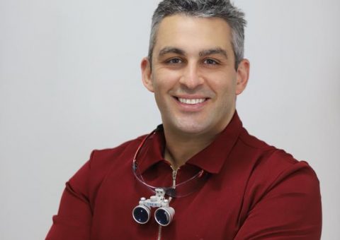 O dentista das celebridades, Nefton Abrão, explica como ter um sorriso perfeito