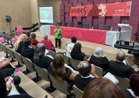 Servidoras do TCE AL comemoram Dias das Mães com palestra e momentos de descontração