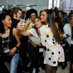 Rodrigo Faro, Mariana Rios e youtuber Fefe atraem multidão no estande da Forever Liss na Beauty Fair