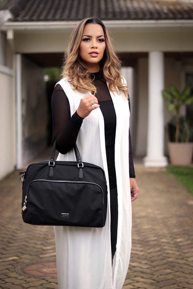 Samsonite escolhe Camila Farani para campanha  de linha business de bolsas e mochilas
