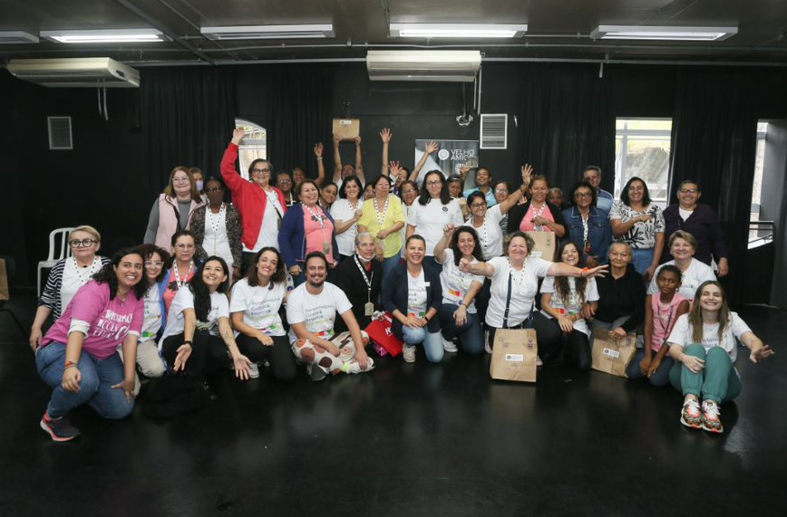 NIVEA realiza Mutirão da Beleza com Instituto Velho Amigo