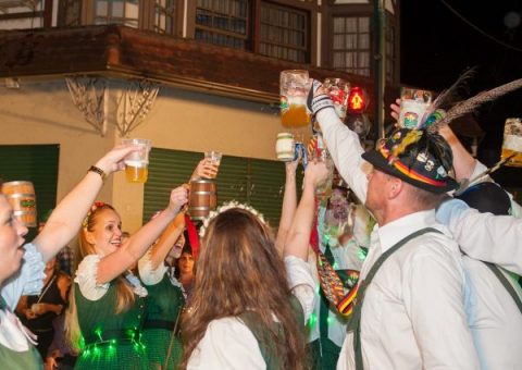 Festas de outubro esquentam o clima na santa e Bela Catarina