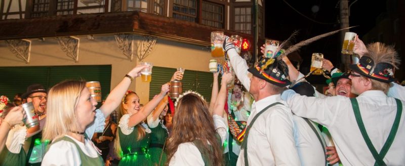 Festas de outubro esquentam o clima na santa e Bela Catarina