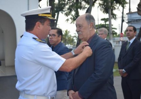 Diretor de Comunicação do TCE AL recebe medalha “Amigo da Marinha”