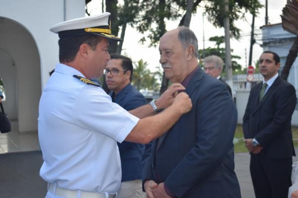 Diretor de Comunicação do TCE AL recebe medalha “Amigo da Marinha”