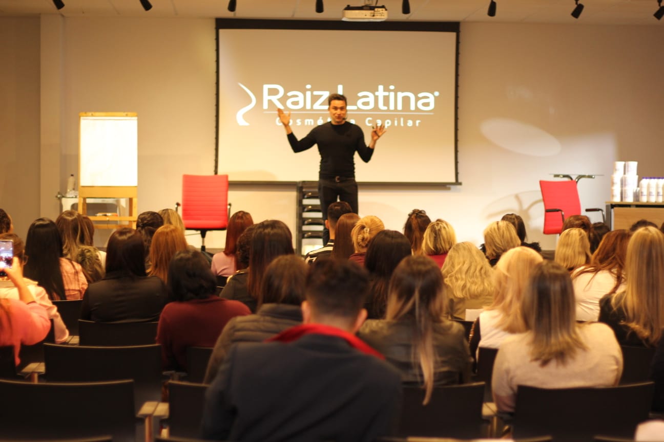A empresa Raiz Latina comemora o sucesso do workshop de Alejandro Valente