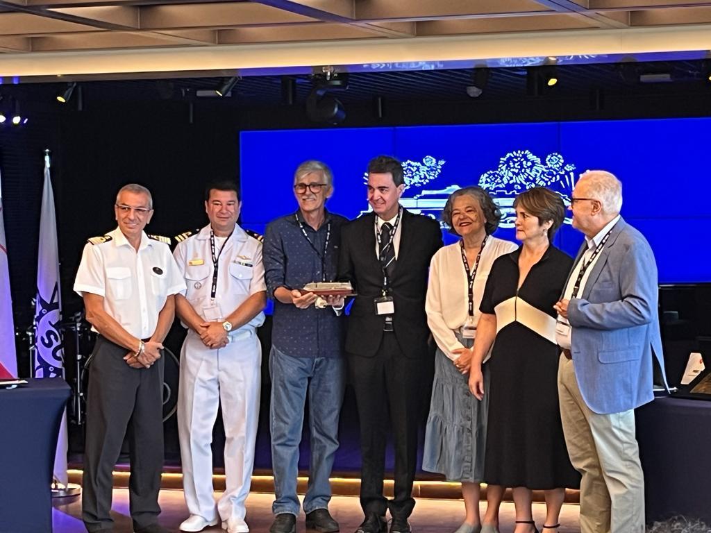 O navio de cruzeiro MSC Seashore atraca pela primeira vez em Maceió