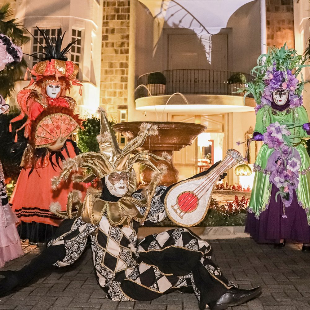 O Carnaval de Veneza no Castelo Saint Andrews encanta Gramado