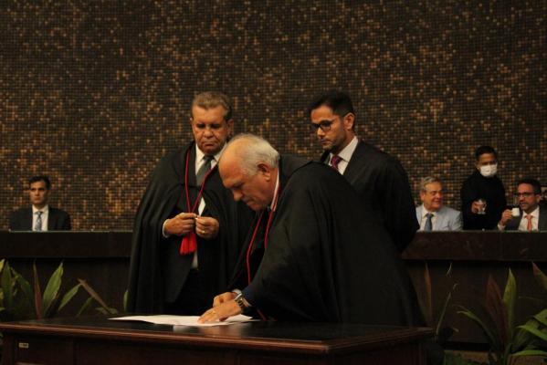 Fernando Toledo prestigia solenidade de posse do novo presidente do Tribunal Regional Eleitoral