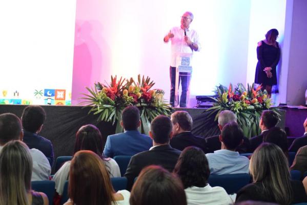 Presidente do TCE/AL participa de congresso da Associação dos Municípios Alagoanos