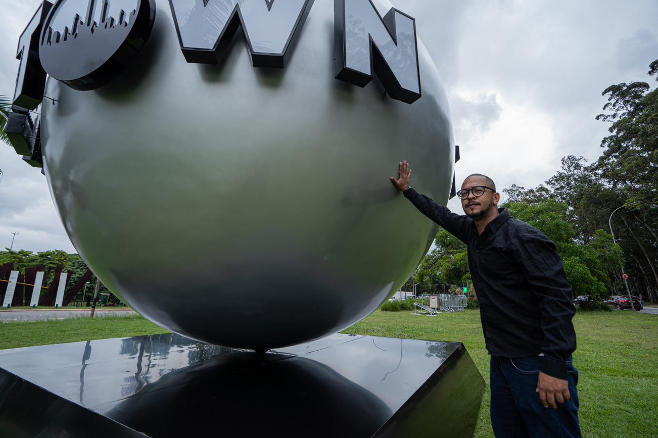 A magia de The Town chega oficialmente em São Paulo e esfera gigante é instalada no Parque Ibirapuera